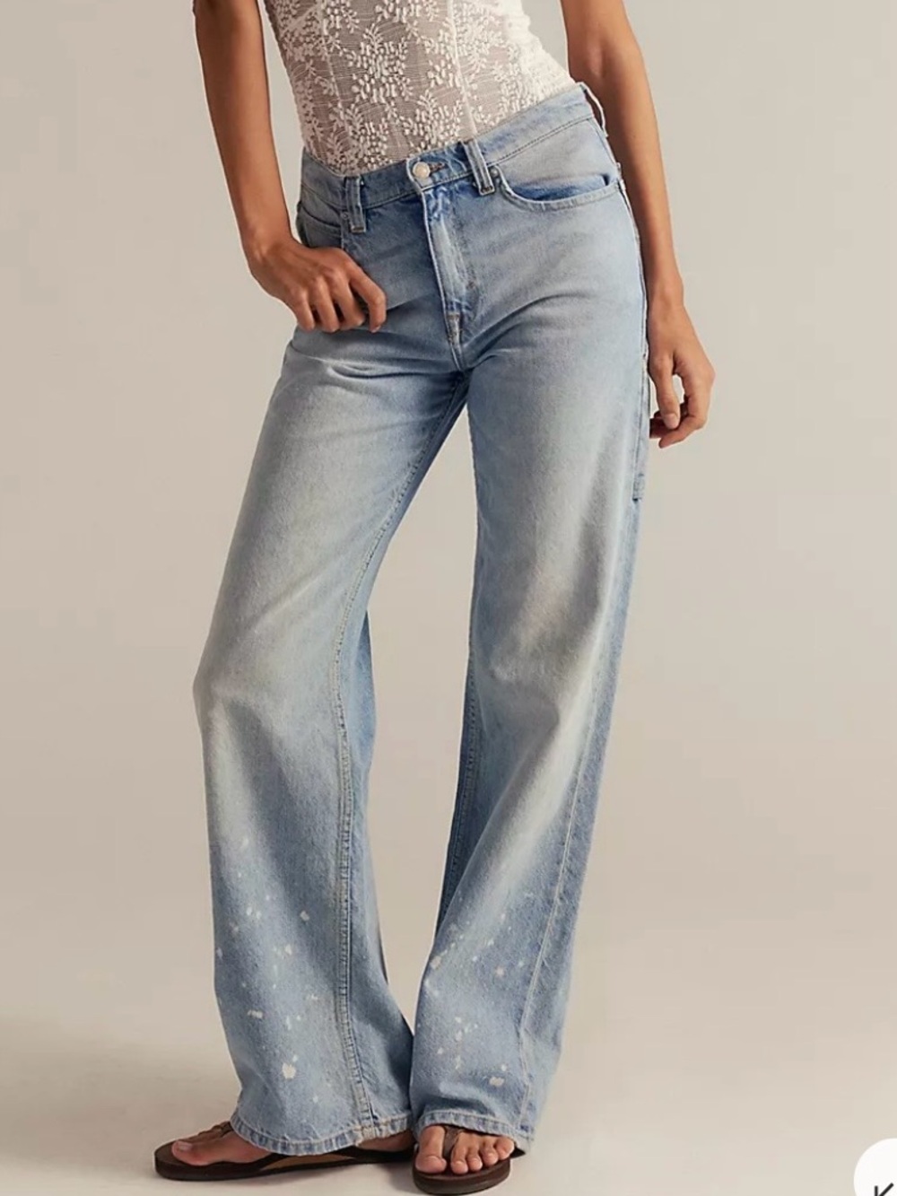 Wide-Leg Light Wash Women's Jeans - Light Blue